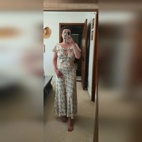 Doen_100% Silk Floral Ruffle-Sleeve Midi Dress in Cream - Picture 7 of 8